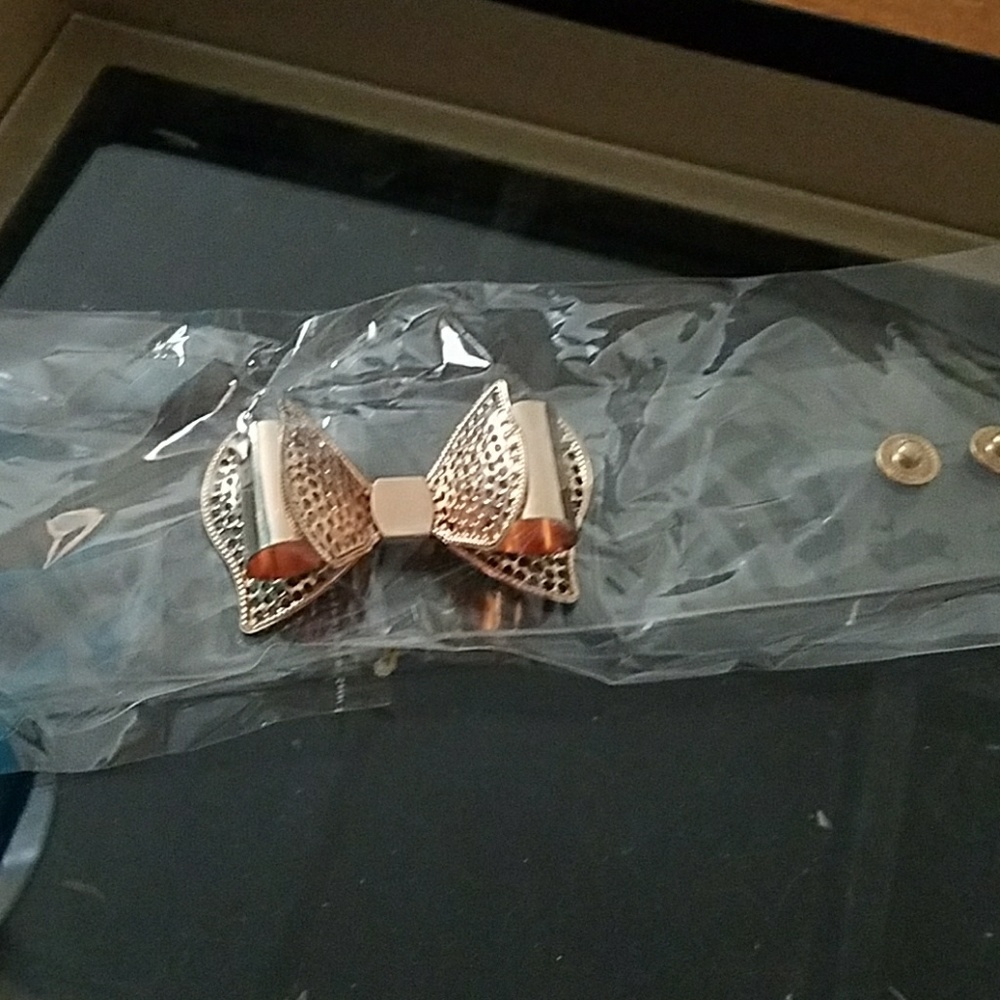 Bow bracelet